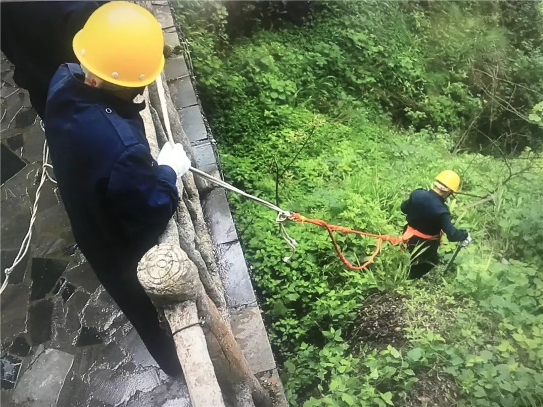 风暴峭壁_探索风暴峭壁加姆雷区_峭壁的意思