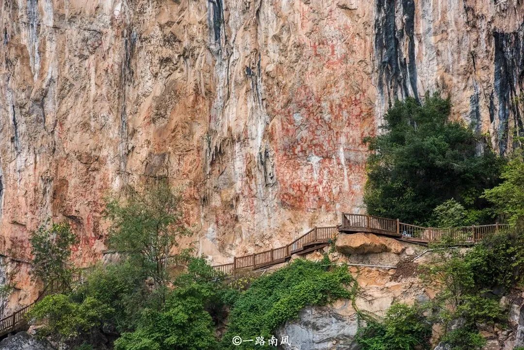 探索风暴峭壁加姆雷区_黑黝黝的峭壁_峭壁的意思